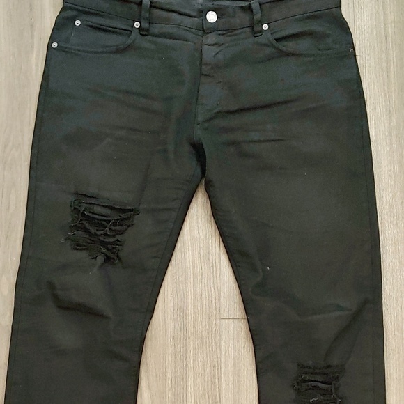 black trendy helmet lang pants